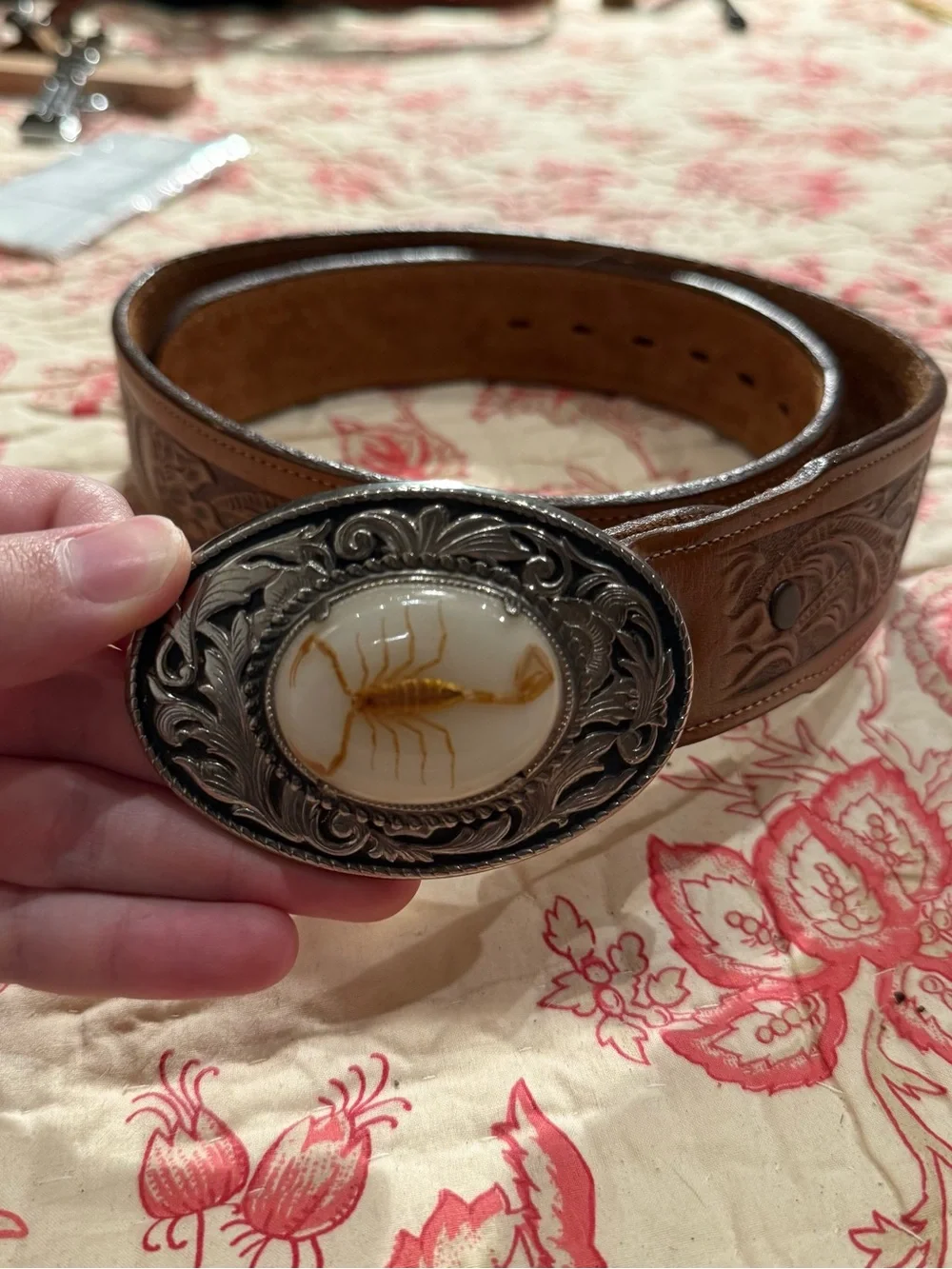 Vintage 90s Western Scorpion Medallion Buckle Graphic Brown Leather Belt